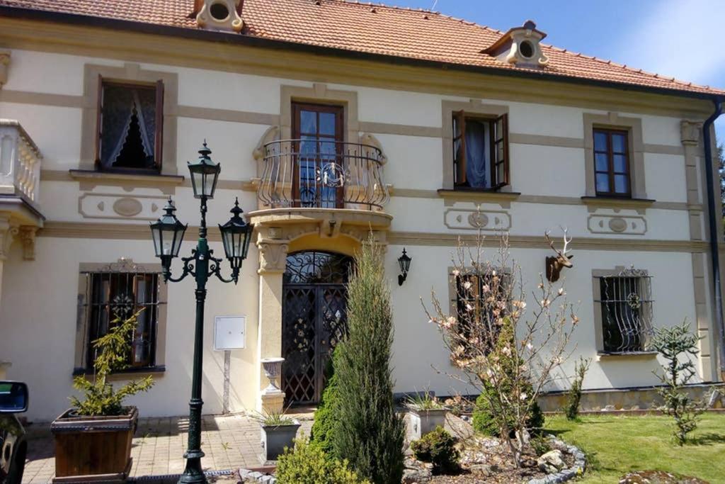 Zámeček Zdíky - Moderní velký apartmán Bujanov Esterno foto