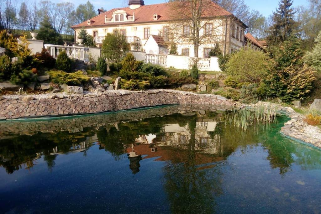 Zámeček Zdíky - Moderní velký apartmán Bujanov Esterno foto